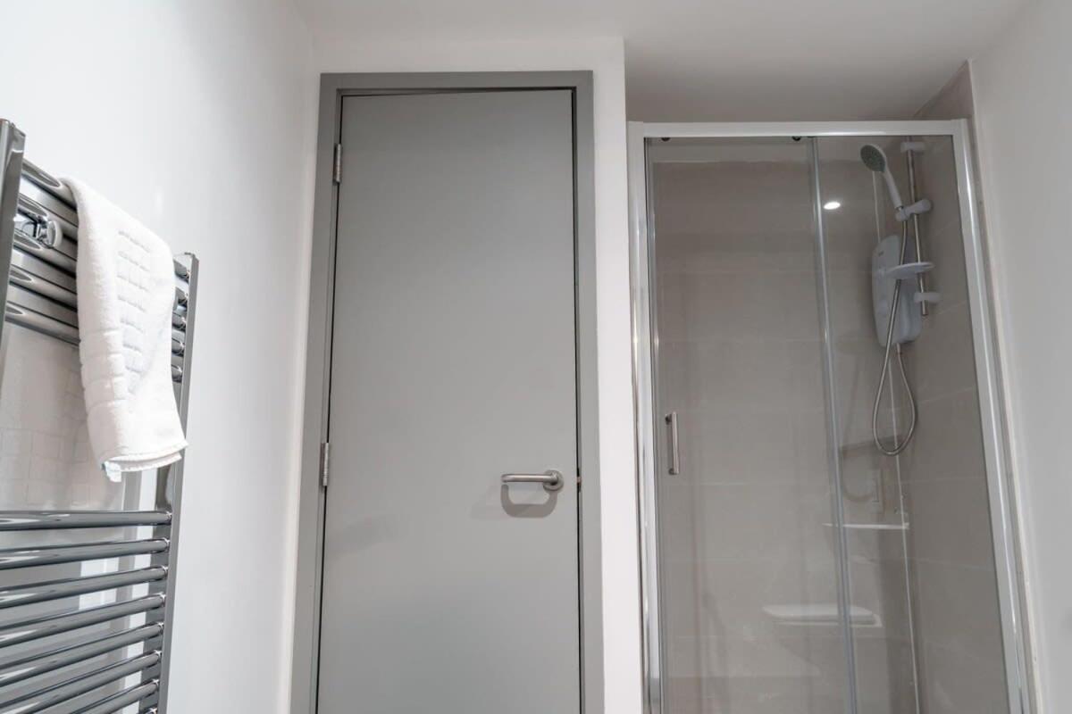 Modern 1 Bed Apartment In Liverpool Centre Екстер'єр фото