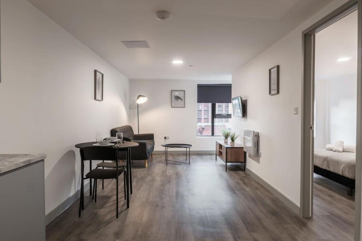 Modern 1 Bed Apartment In Liverpool Centre Екстер'єр фото